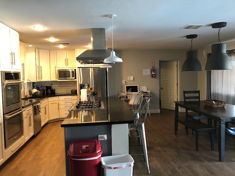 Stepping Stone Sober Living - Photo 3