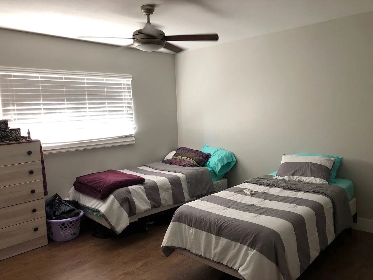 Stepping Stone Sober Living - Photo 4