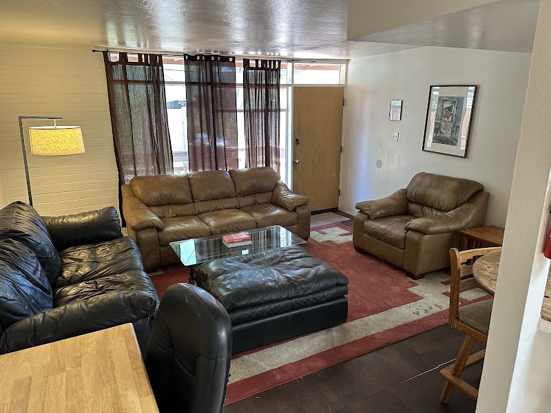 Casa Milagra Sober Living - Photo 3